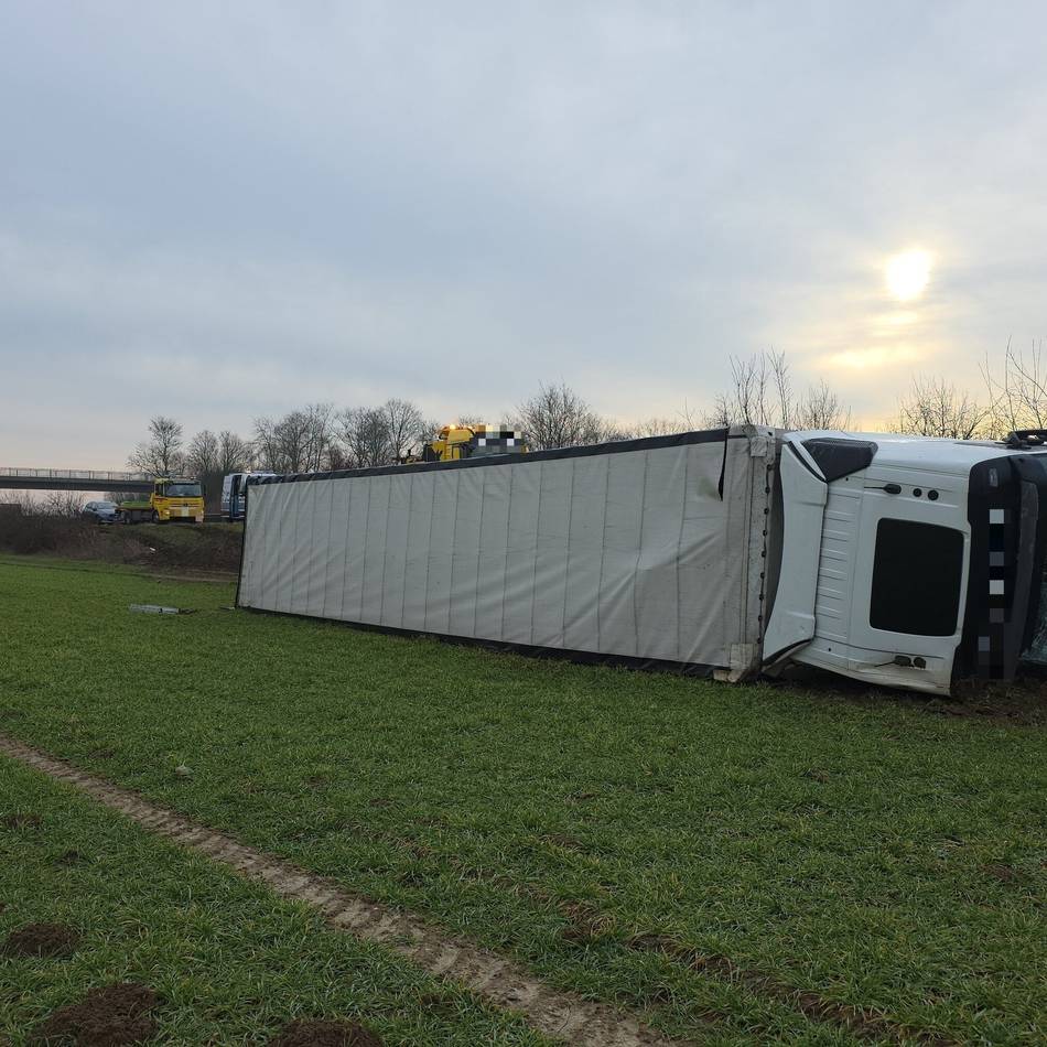 Fahrzeug umgekippt: Lkw verunglückt auf der A46 Richtung Heinsberg