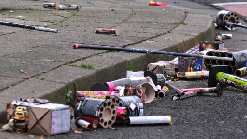 Bilanz für Mönchengladbach 2025/2026: So viel Müll und Feinstaub kamen an Silvester zusammen