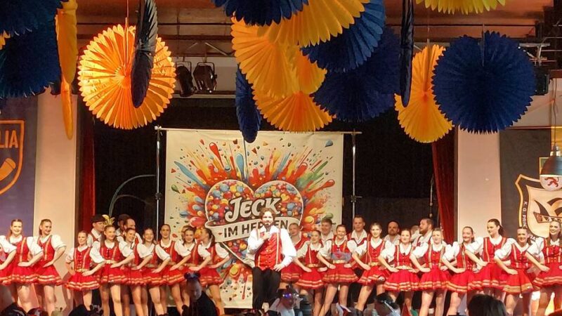 Karneval in Langenfeld: Ausgelassene Stimmung bei der Herrensitzung im Carl-Becker-Saal