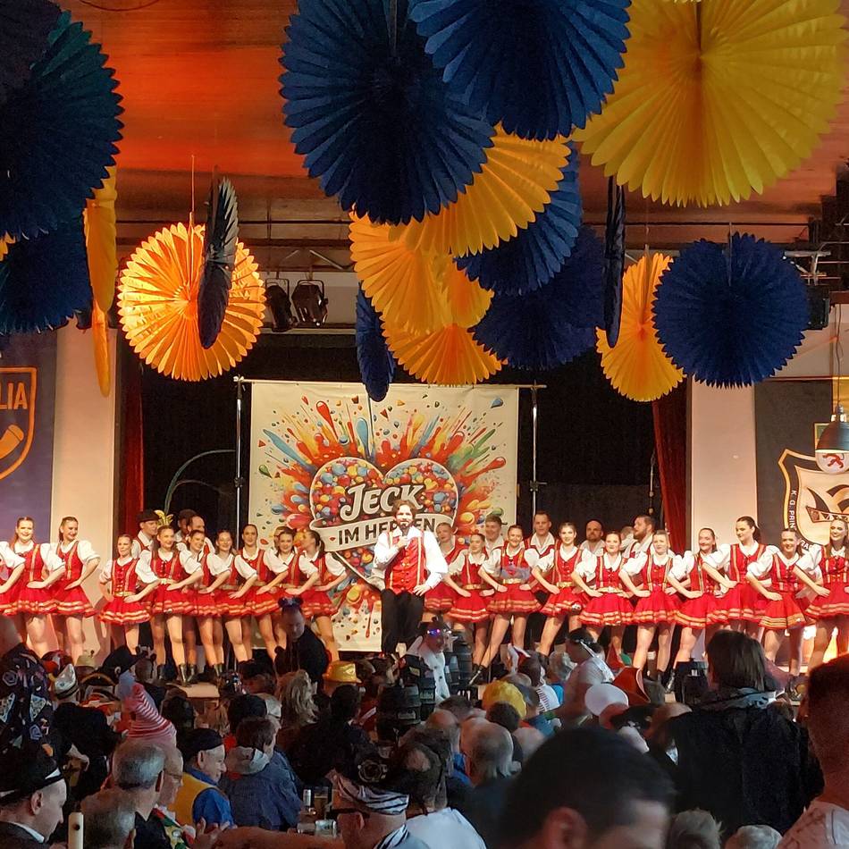 Karneval in Langenfeld: Ausgelassene Stimmung bei der Herrensitzung im Carl-Becker-Saal
