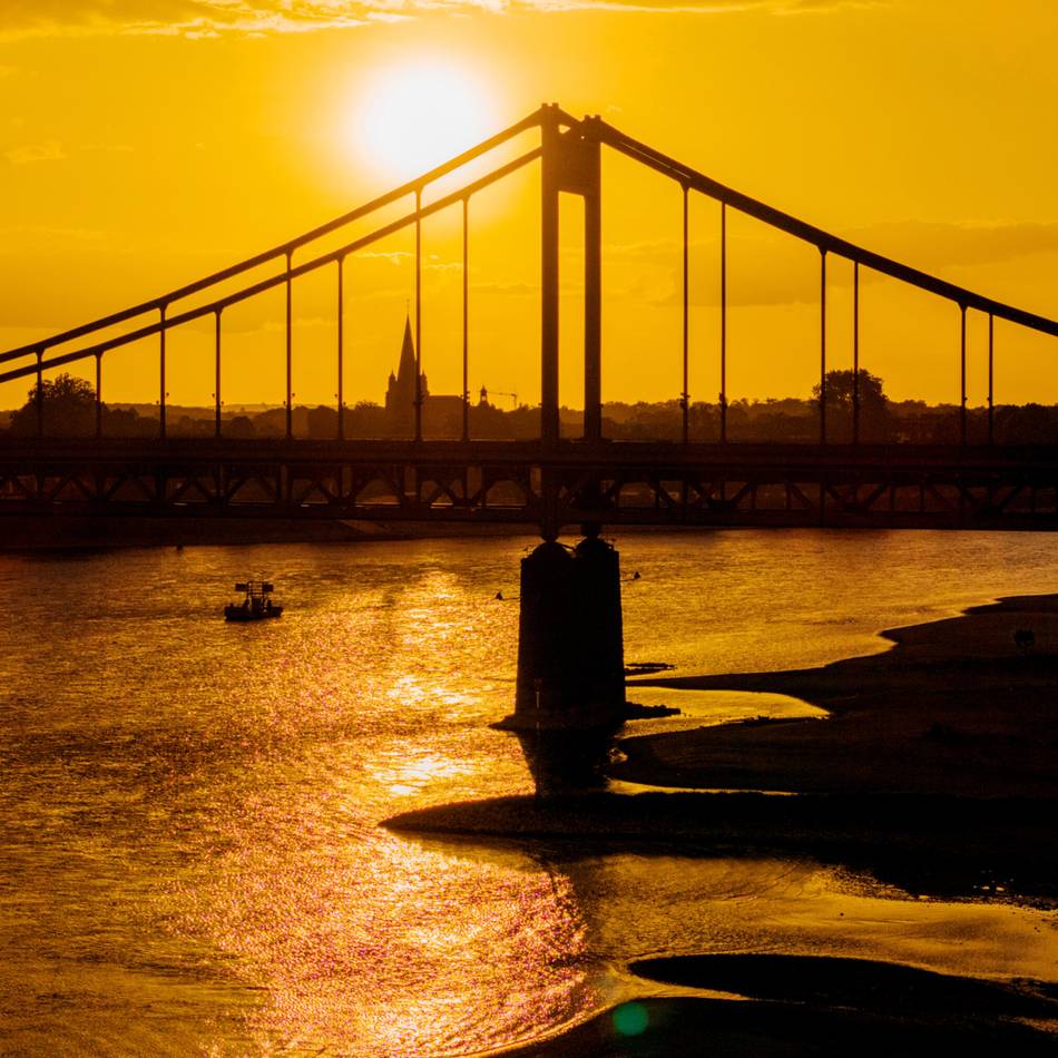 Zwischen Duisburg und Krefeld: Land prüft schärfere Kontrollen an Uerdinger Rheinbrücke
