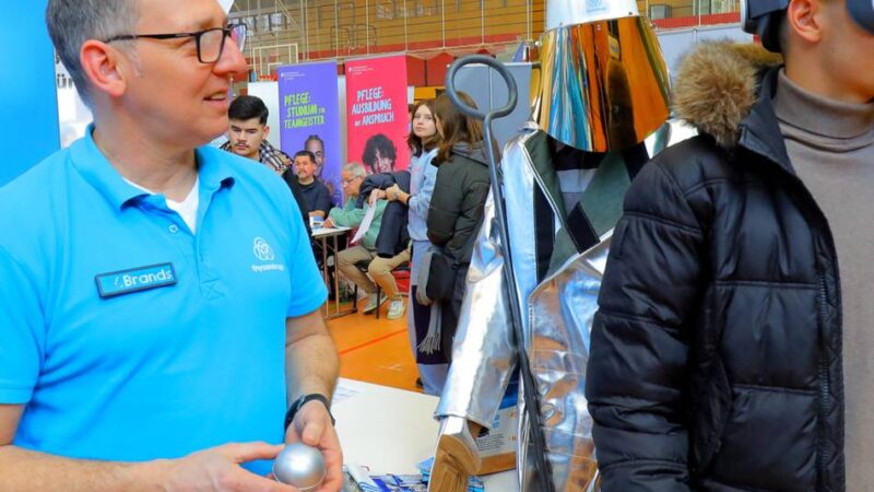 Berufsorientierungsmesse in Moers: Schüler entdecken ihre berufliche Zukunft