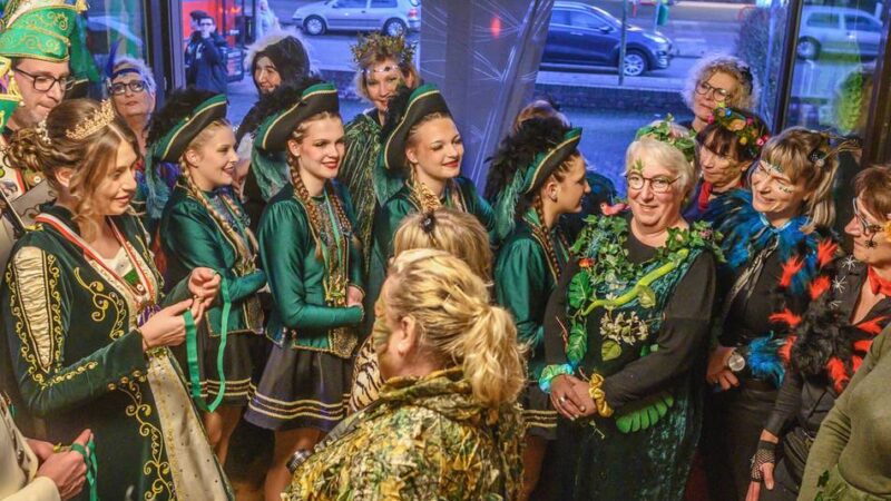 Jecke sehr privat: Unvergleichliche Karnevalsstimmung in einem Klever Wohnzimmer