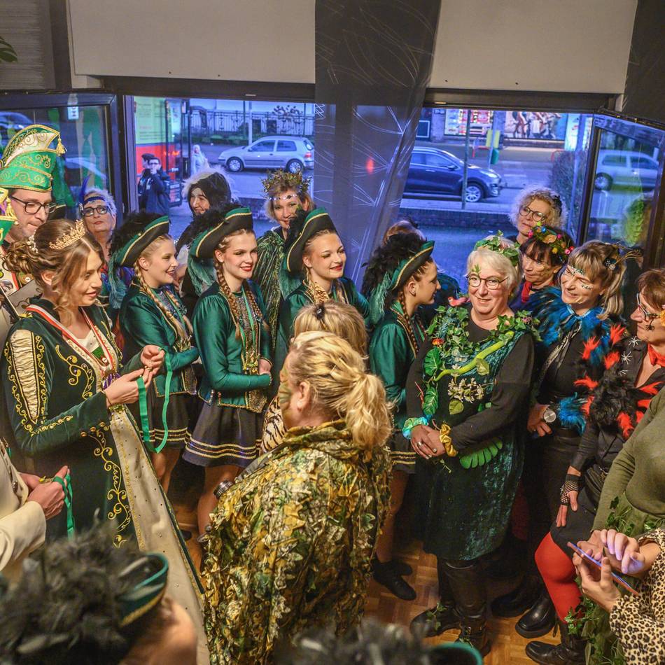 Jecke sehr privat: Unvergleichliche Karnevalsstimmung in einem Klever Wohnzimmer