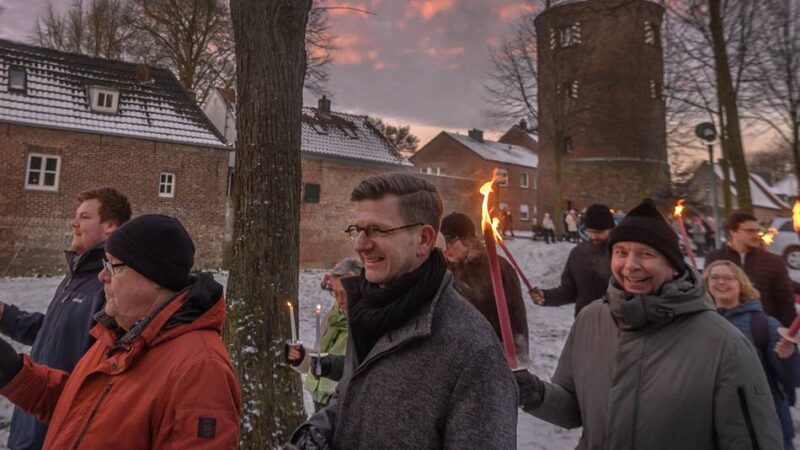 Rundgang zum Start in 2026: Mit Fackeln und Kerzen durch den Kranenburger Frost