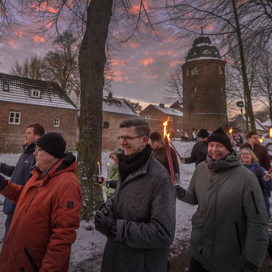Rundgang zum Start in 2026: Mit Fackeln und Kerzen durch den Kranenburger Frost