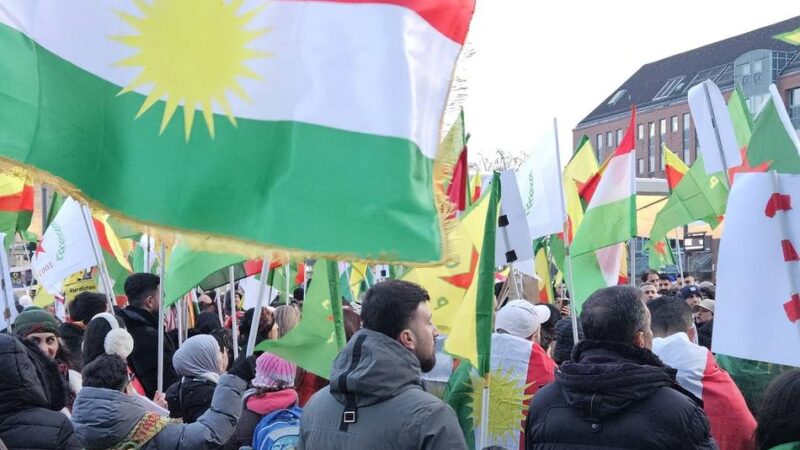 Knapp 1000 Demonstranten in Mönchengladbach: „Über Palästina wird ständig geredet, über uns Kurden nicht“