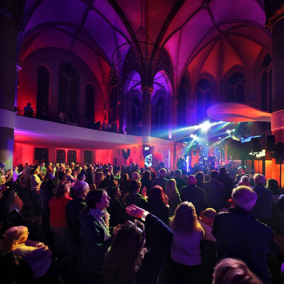 Friedenskirche in Krefeld: Popmusik trifft Kirchenraum: „Church in Colours“ begeistert Publikum