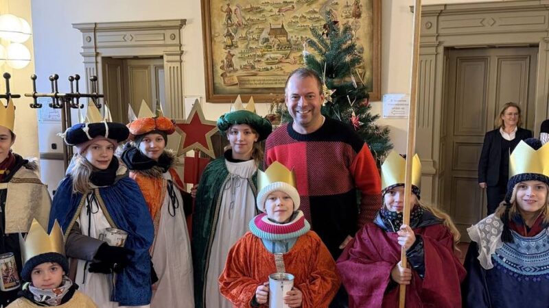 Segen gespendet: Sternsinger besuchen den Willicher Bürgermeister