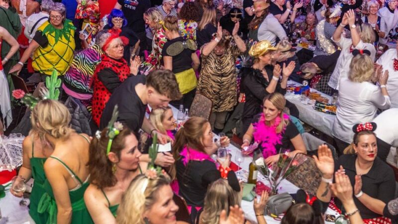 Mädchensitzung der KG Narrenzunft: Beste Stimmung auf der Bühne und im Saal