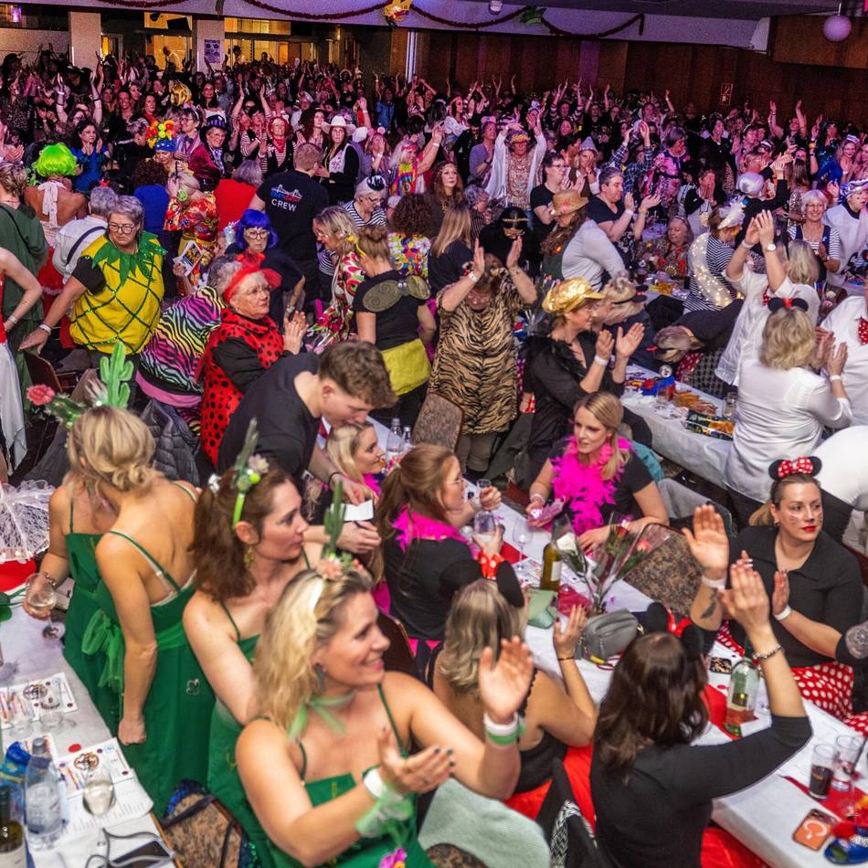 Mädchensitzung der KG Narrenzunft: Beste Stimmung auf der Bühne und im Saal