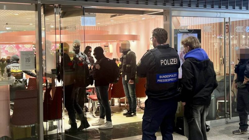 U.S. Nails in Düsseldorf: Razzia gegen Nagelstudio-Kette – die Zentrale ist im U-Bahnhof Heinrich-Heine-Allee