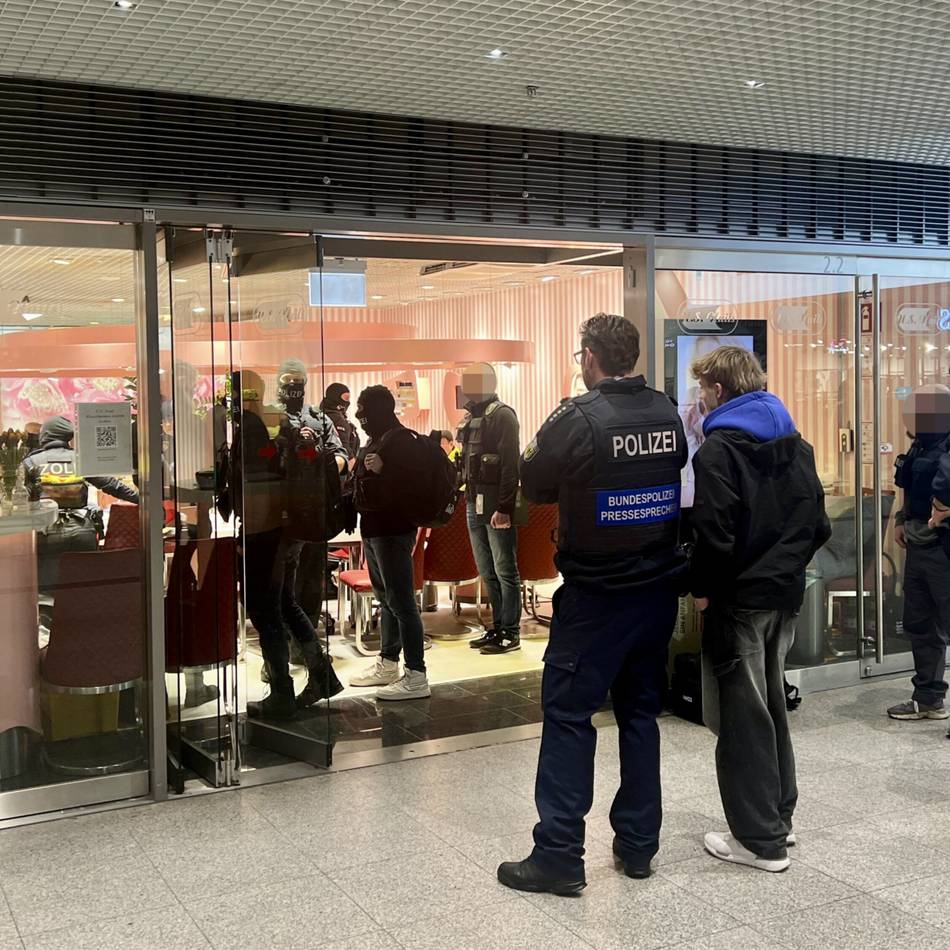 U.S. Nails in Düsseldorf: Razzia gegen Nagelstudio-Kette – die Zentrale ist im U-Bahnhof Heinrich-Heine-Allee