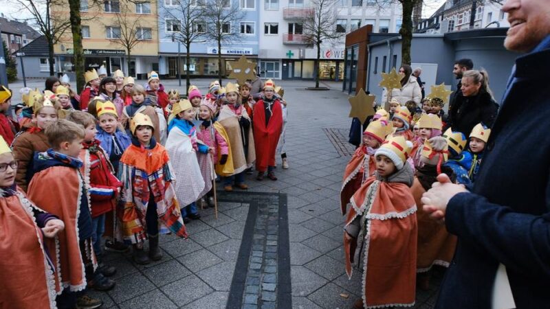 Empfang vor dem Rathaus: Sternsinger brechen einen Rekord