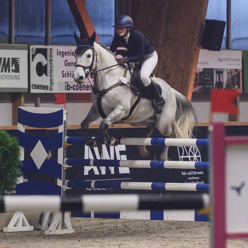 „Red Edition“ in Asperden: Geglückter Startschuss in die neue Reitsaison im Kreis Kleve