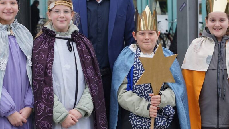 Rathaus in Langenfeld: Bürgermeister Wenzens empfängt Sternsinger am Dreikönigstag