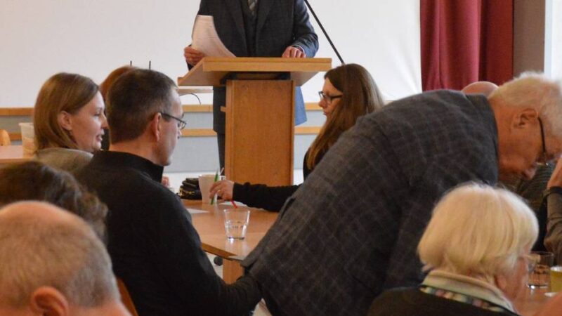 Gemeindeversammlung in Wermelskirchen: Der Verlust der Gemeindehäuser fällt schwer