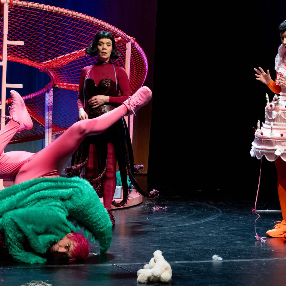 Theateraufführung in Radevormwald: Körperbetont, frech und überaus komisch