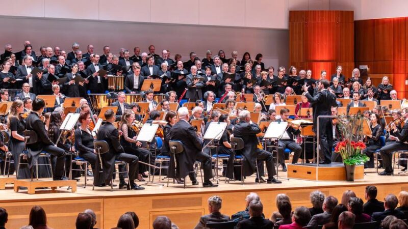 Neujahrskonzert der Philharmoniker: Beethovens 9. Sinfonie begeistert in Duisburg