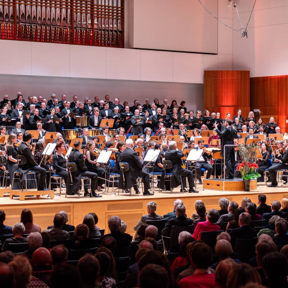 Neujahrskonzert der Philharmoniker: Beethovens 9. Sinfonie begeistert in Duisburg