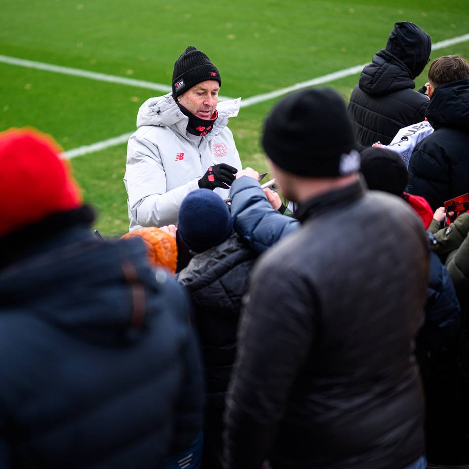 Mit Grimaldo, ohne Badé: Was bei Bayers Trainingsauftakt alles wichtig war
