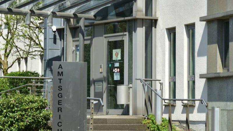 Verfahren wegen Sozialleistungsbetrug in Wermelskirchen: Überforderter Vater unter Tränen vor Gericht
