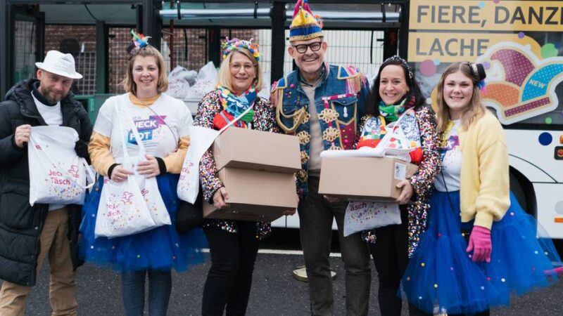 Süssigkeiten für närrische Züge in Mönchengladbach: NEW verteilt 200.000 „Jecke Täsch“