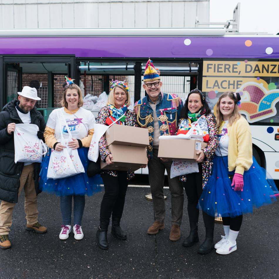 Süssigkeiten für närrische Züge in Mönchengladbach: NEW verteilt 200.000 „Jecke Täsch“