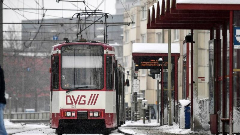 Vorfall in Duisburger Straßenbahn: Mann bedroht Fahrgast in der 903 mit Schreckschusspistole