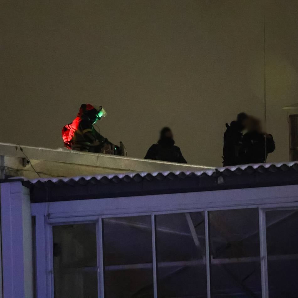 Großeinsatz in Solingen: Mutmaßlicher Dieb sitzt mehr als 20 Stunden auf Dach fest