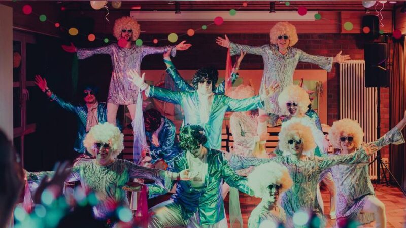 Party für den guten Zweck: Die Regenbogenschule in Dormagen feiert Elternkarneval