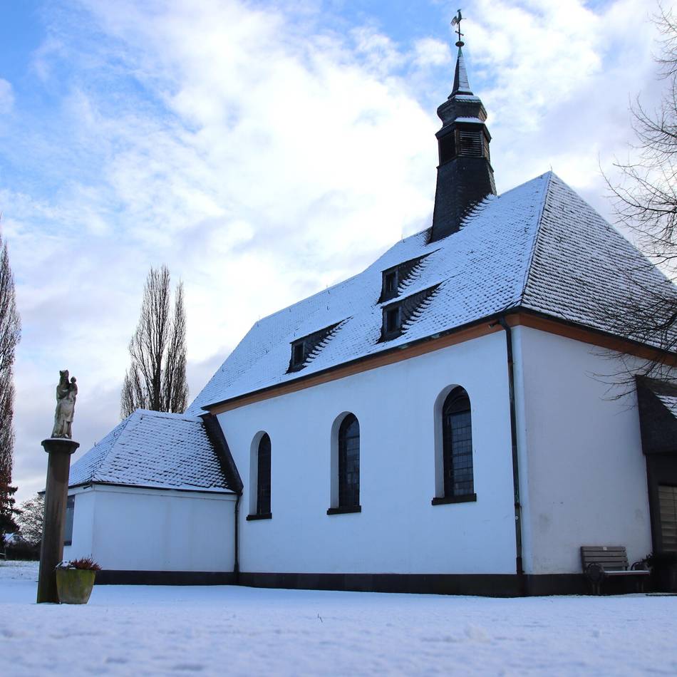 Schneedecke legt sich über die Stadt: Der erste Schnee des Jahres in Meerbusch