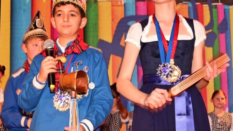 Karneval in Düsseldorf: Gelungener Start in die Session für die Tonnengarde Niederkassel