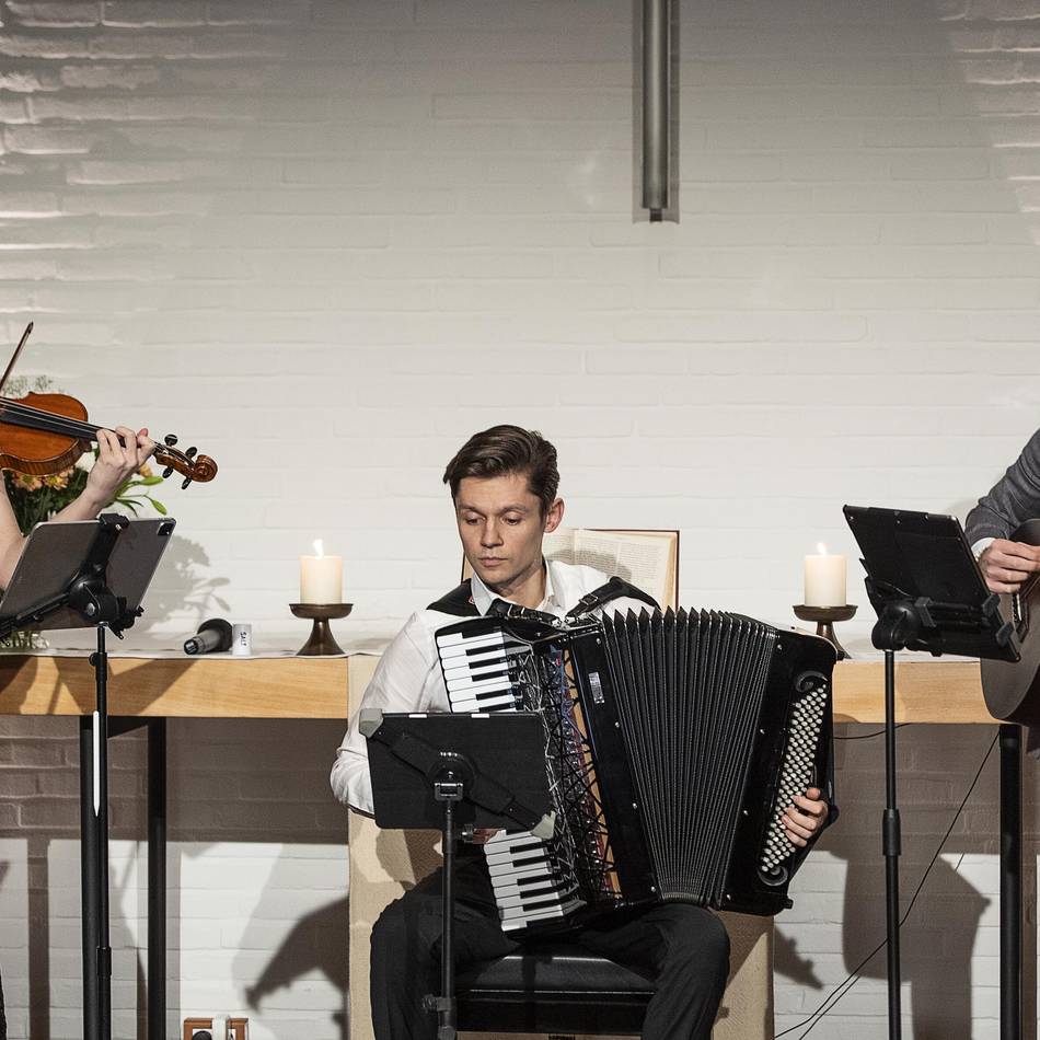 Trio begeistert durch Musikleidenschaft: Besonderes Neujahrskonzert des Kulturrings Straelen