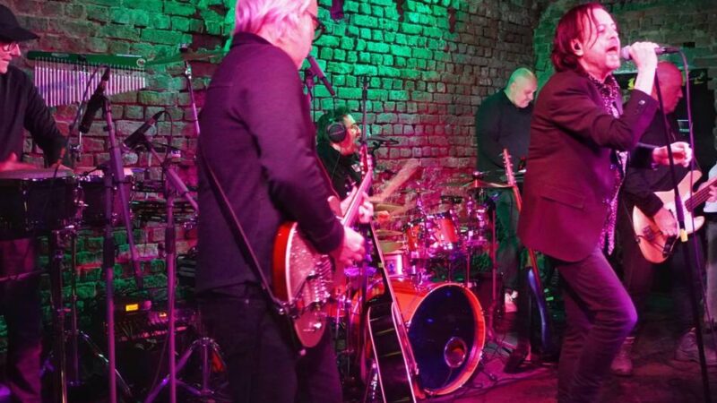 Musik-Legende aus Mönchengladbach: Wie die Plexiphones einem Club zum Silberjubiläum gratulieren