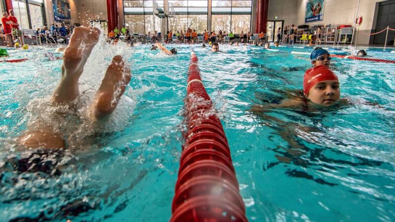 25-Stunden-Schwimmen in Moers: „Eine Strecke von hier bis nach Ägypten“