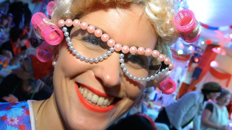 Vorverkauf am Sonntag: Vorbereitungen für Frauenkarneval der kfd Menzelen laufen