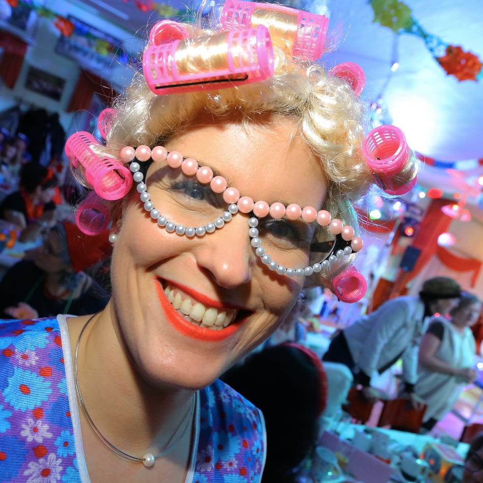 Vorverkauf am Sonntag: Vorbereitungen für Frauenkarneval der kfd Menzelen laufen