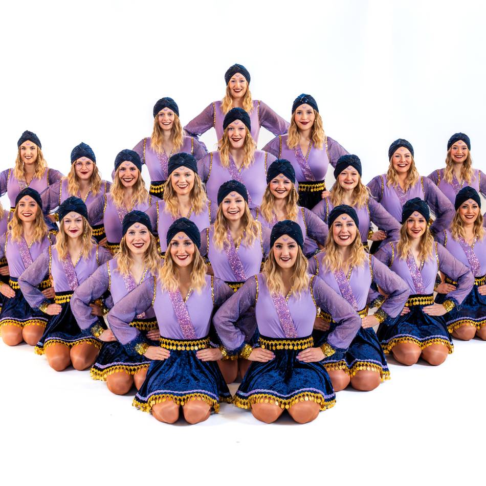 Tanzgruppe aus Kevelaer: Karten lügen nicht – VFR Showgirls als Wahrsagerinnen