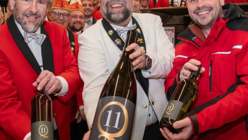 Karnevalisten in Keppeln: Queekespiere-Elferrat präsentiert zum Jubiläum eigenen Wein