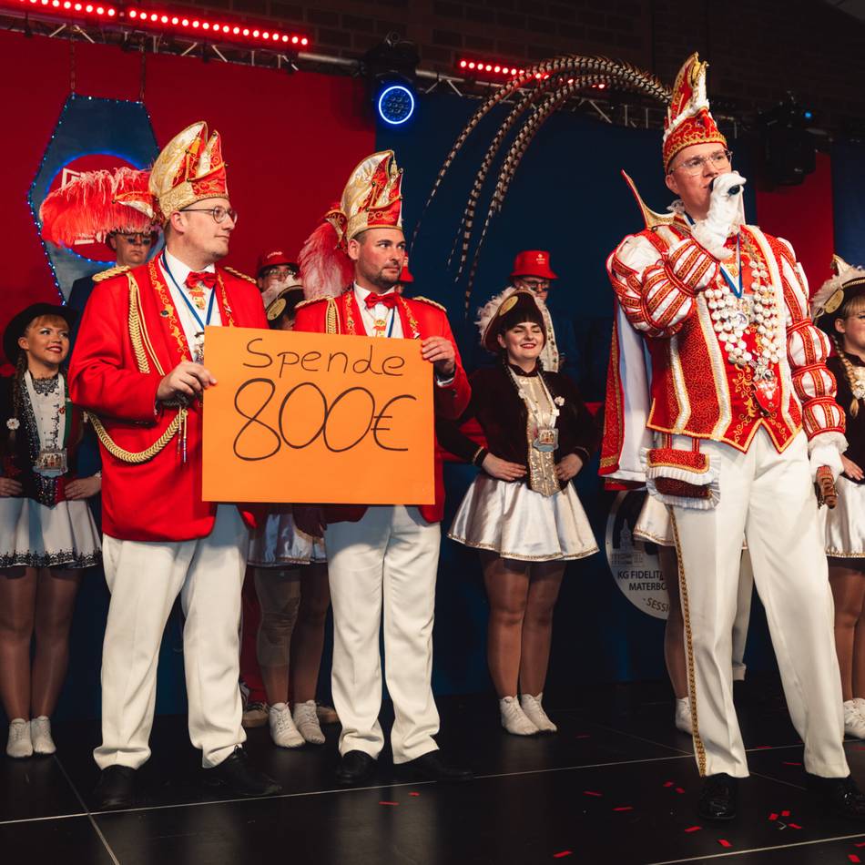 Karneval in der Mehrzweckhalle: Viel „Frauenmut“ bei der Prunksitzung der Fidelitas Materborn