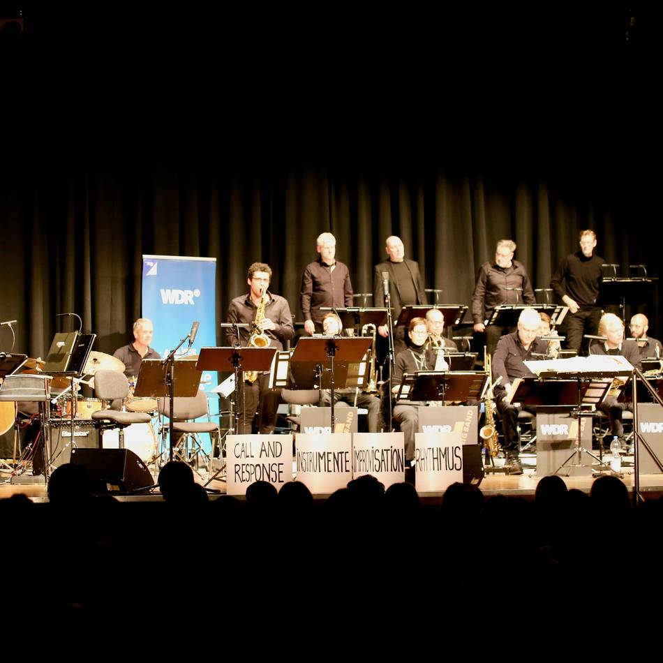 Jazzkonzert in Erkelenz: Big Bands von WDR und Cusanus begeistern in Erkelenz
