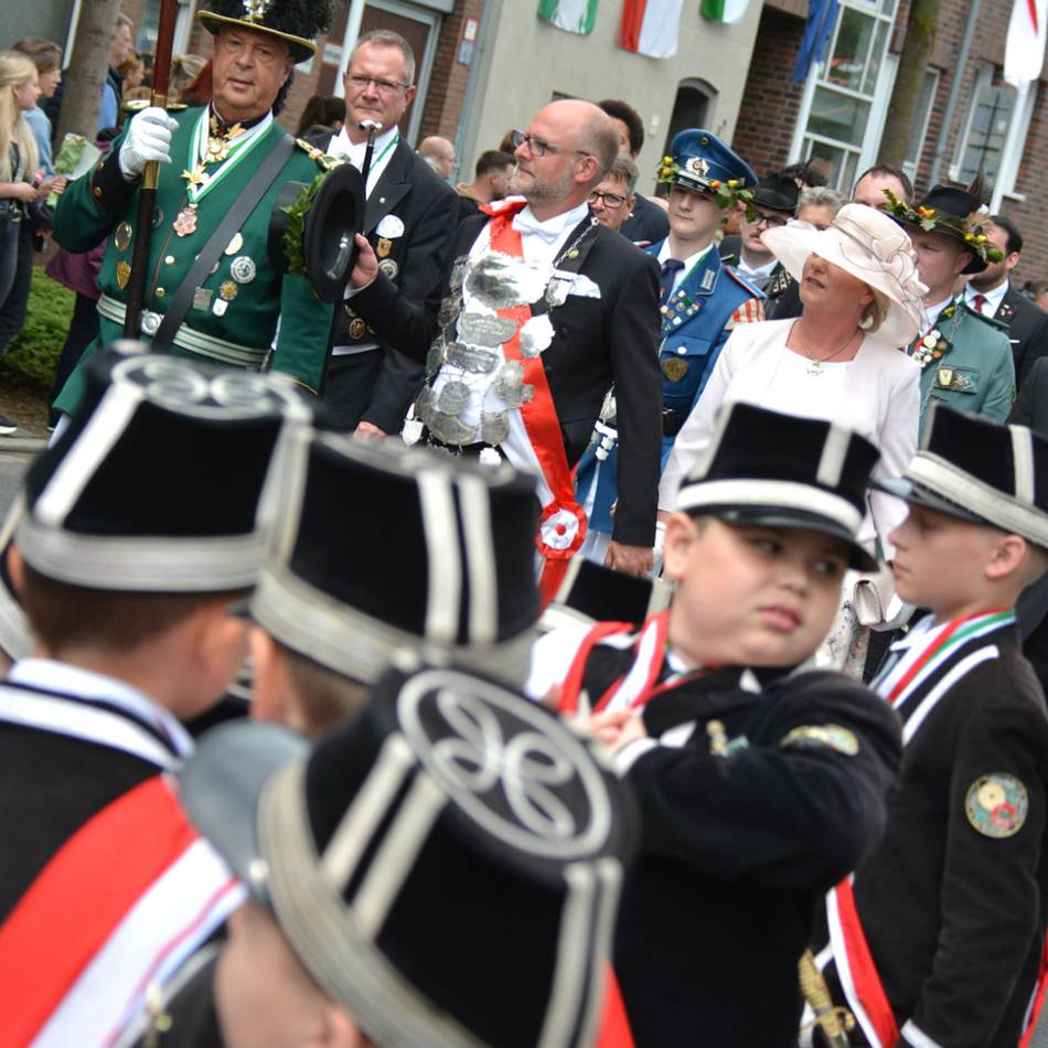 Sebastianus-Schützenbruderschaft Neuss-Furth: Neue Motto-Party und ein frühes „Zog, Zog“