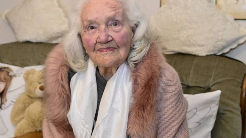 Lieselotte Schwiers feiert 100. Geburtstag: „Dass ich das geschafft habe“ – Buttercremetorte zum Jubeltag