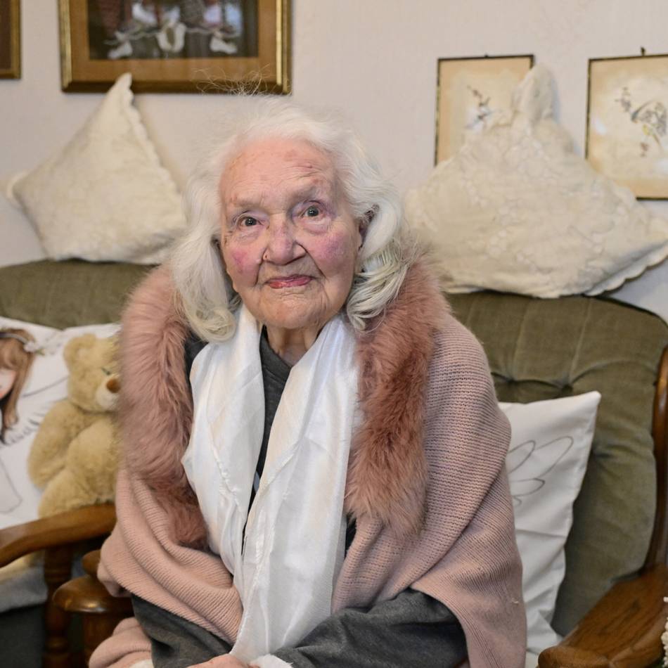 Lieselotte Schwiers feiert 100. Geburtstag: „Dass ich das geschafft habe“ – Buttercremetorte zum Jubeltag