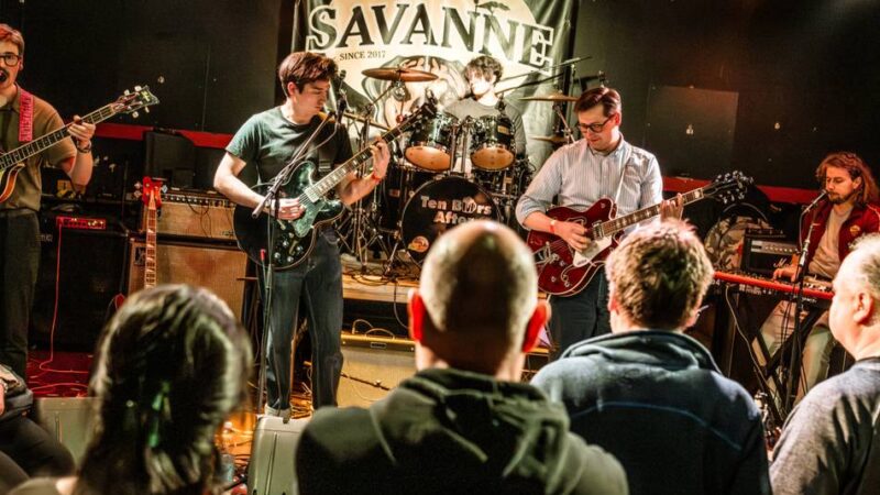 Musikszene in Meerbusch: Rockfestival mit spontanen Gästen auf der Bühne