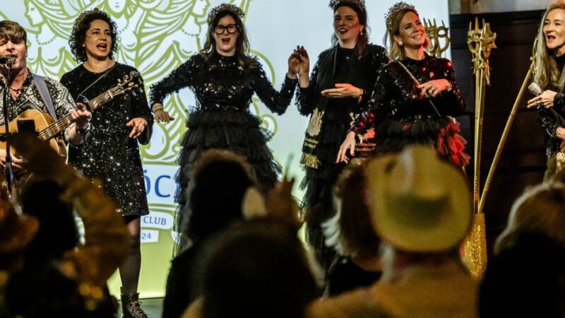 Brauchtum in Düsseldorf: Eine glänzende Party im Rheingoldsaal – „neue, frische Farbe für den Karneval“