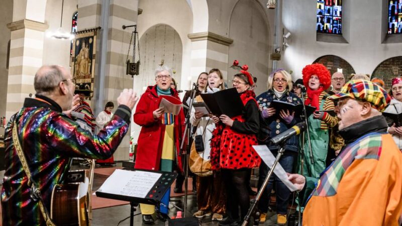 Karneval in Wersten: Beschwingte Jecken in St. Maria Rosenkranz