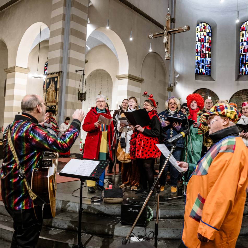 Karneval in Wersten: Beschwingte Jecken in St. Maria Rosenkranz