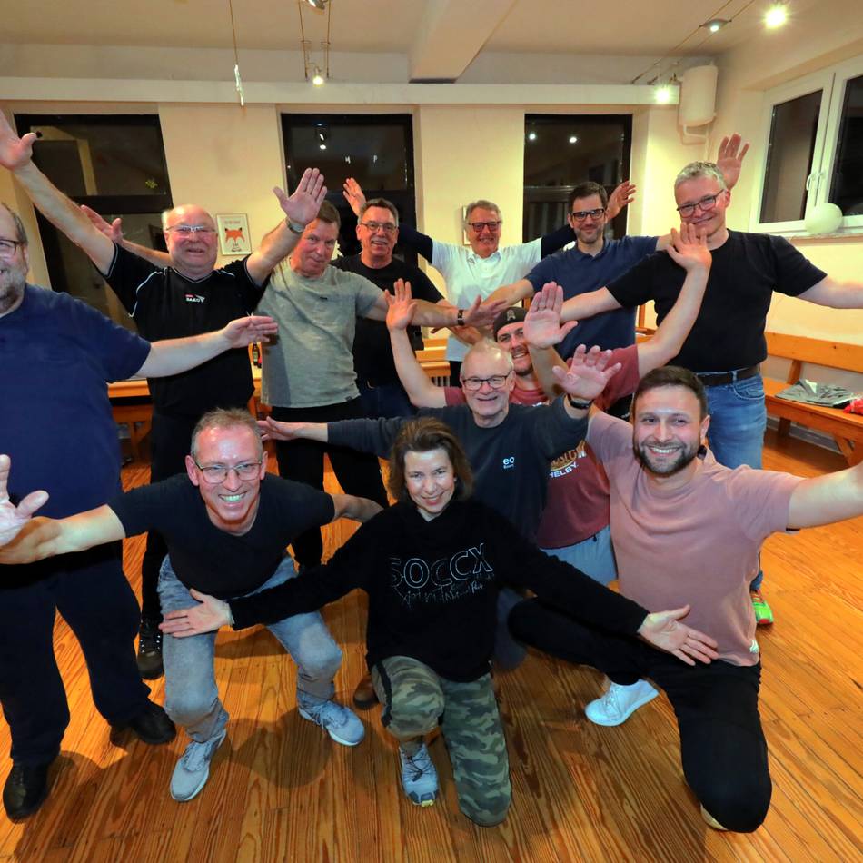 Neue Choreografie für die Sitzungen: Bönninghardter Eigengewächse tanzen beim Männerballett der Besenbinder